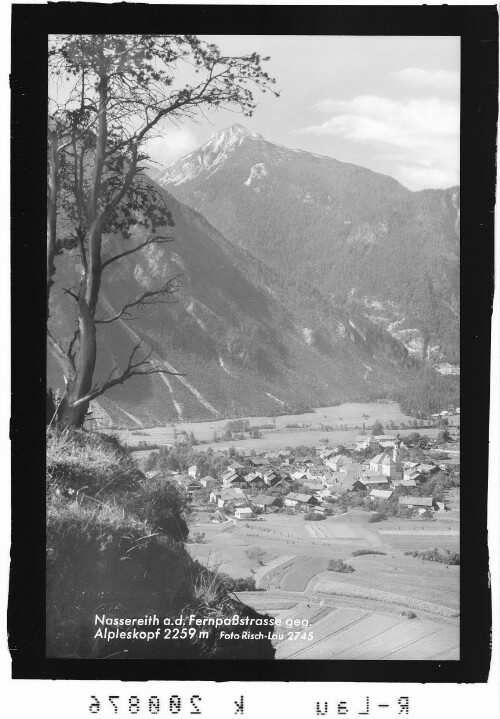 Nassereith an der Fernpaßstrasse gegen Alpleskopf 2259 m