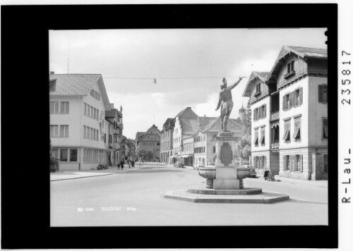 Bludenz / Vorarlberg : [Riedmiller-Denkmal gegen Stadtzentrum]