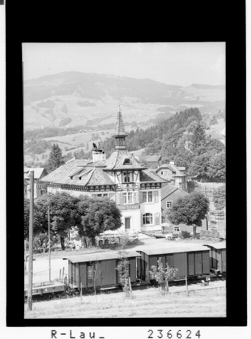 Bahnhof Gasthof Egg / Vorarlberg : [Bahnhof Restaurant in Egg gegen Hochälpelekopf]