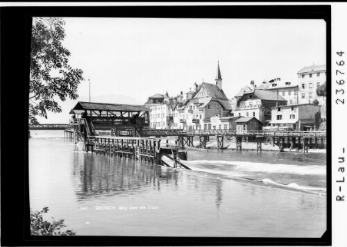 Gmunden / Steg über die Traun