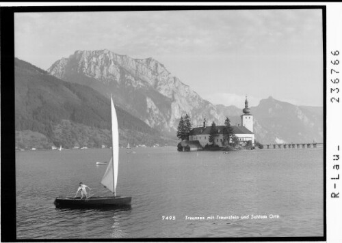 Traunsee mit Traunstein und Schloss Orth