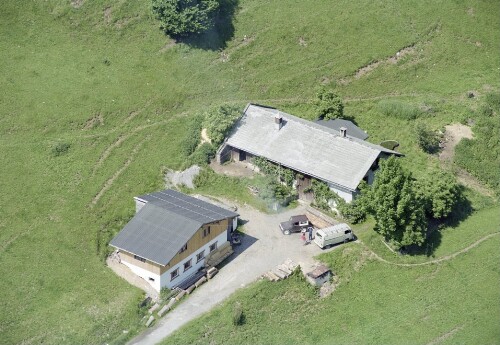 Schrägluftaufnahmen von Gebäuden der Gemeinde Schnepfau