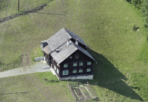 Schrägluftaufnahmen von Gebäuden der Gemeinde Laterns