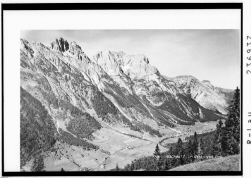 Gschnitz im Gschnitztal / Tirol : [Blick in's Gschnitztal gegen den Serleskamm mit Kirchdachspitze]