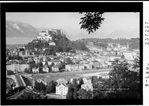 Salzburg die Festspielstadt vom Untersberg : [Blick vom Kapuzinerberg auf Salzburg mit Festung gegen Untersberg und Hohenstaufen]