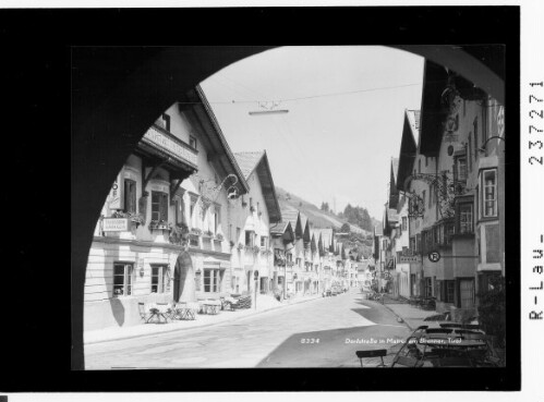 Dorfstrasse in Matrei am Brenner / Tirol