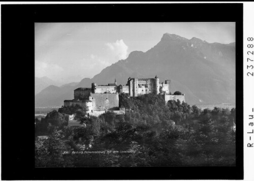 Festung Hohensalzburg mit dem Untersberg