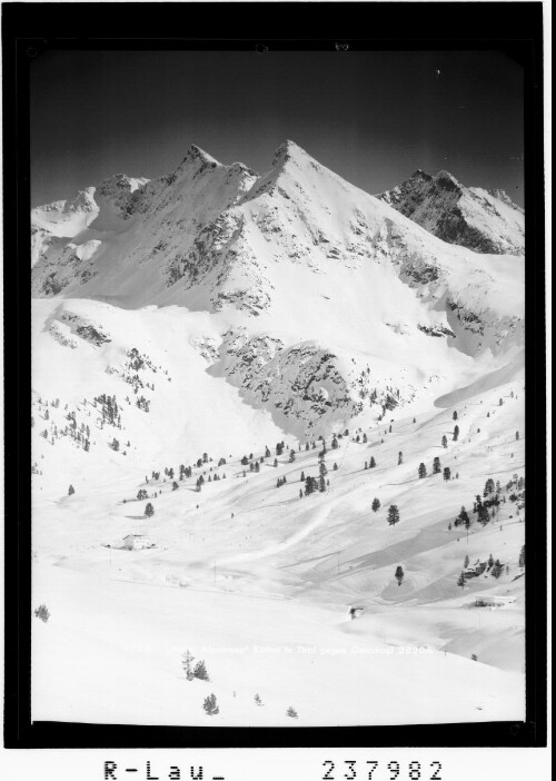 Hotel Alpenrose / Küthai in Tirol gegen Gaisskogl 2820 m : [Hotel Alpenrose im Kühtai gegen Pockkogel und Steintalspitzen]