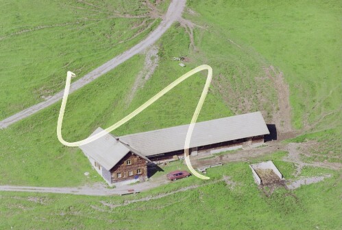 Schrägluftaufnahmen von Gebäuden der Gemeinde Raggal, Marul