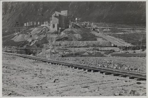 Staumauer Blick auf die Aufbereitungsanlage