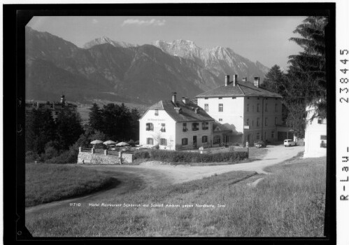 Hotel Schönruh mit Schloss Ambras gegen Bettelwurf / Tirol