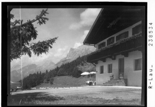 Gasthof Menthof mit Hohe Munde 2594 m / Tirol