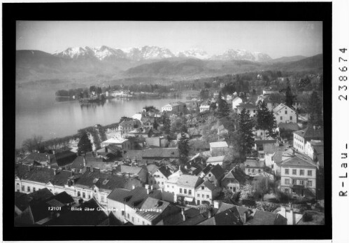 Blick über Gmunden mit Höllengebirge