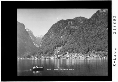 Hallstatt / vom Dampfer aus gesehen : [Hallstatt gegen Hoch Sieg und Hirlatzwand]