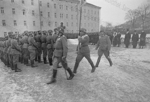 Heldengedenkfeier in der Kaserne am Kriegerdenkmal Pfarrkirche und Dreierjägerdenkmal