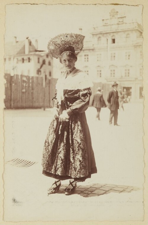 Kirchstraße, Fräulein Gertrud Mangold