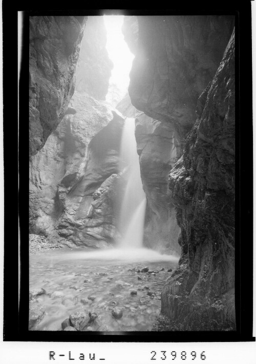 [Burggrabenklamm bei Burgau am Attersee / Wasserfall]