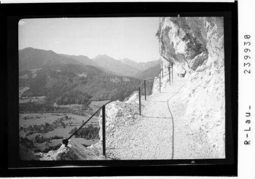 [Am Höhenweg in der Ewigen Wand bei Bad Goisern mit Blick zum Gamsfeld]