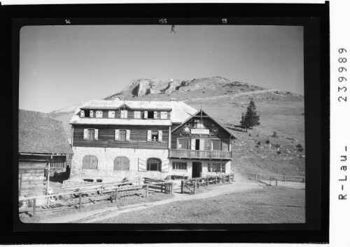 [Gasthof Schafberg-Alpe mit Blick zum Schafberg]