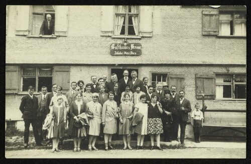 Kirchenchor Lochau in Riefensberg vor dem Gasthaus Krone
