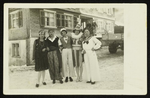 Fasching in Riefensberg vor dem Gasthaus Krone