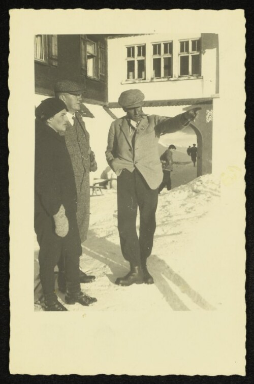 Norbert Bertolini vor dem Alpenhotel Bödele