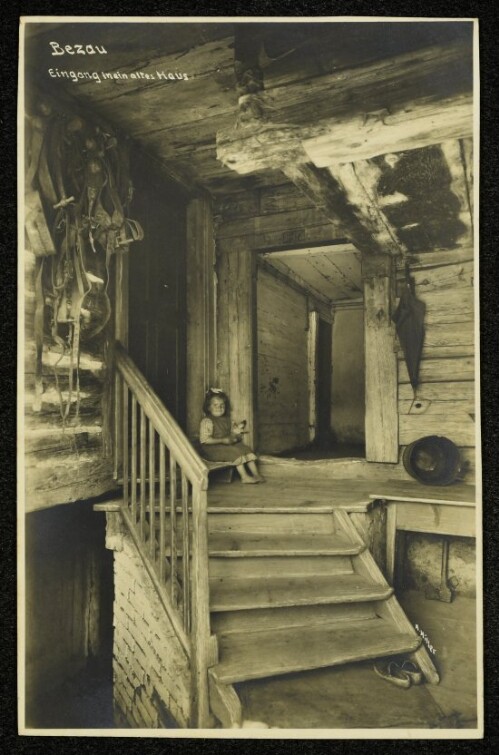 Bezau : Eingang in ein altes Haus