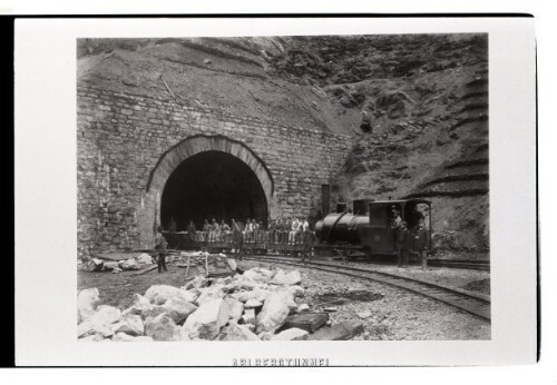 Bauzug mit Arbeitern