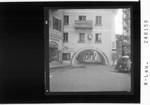 [Einfahrt zum Hotel Weisses Rössl in St. Wolfgang / Salzkammergut]