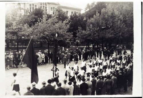 ATSV-Vorwärts Bregenz beim 1. Mai-Umzug auf dem Kornmarkt in Bregenz