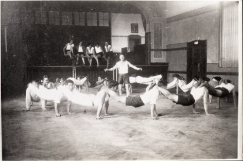 Übungsstunde im Arbeiterheimturnsaal
