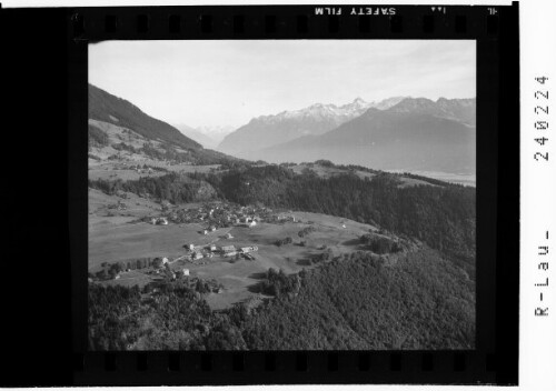 [Röns im Walgau mit Blick in das Montafon und zur Zimba / Vorarlberg]