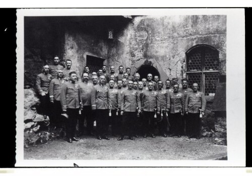Hugo Lunardon im Kreis anderer Gendarmeriebeamter