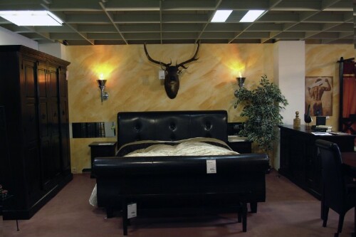 Frastanz, Gute Nacht, Schlafzimmer in einer Möbelausstellung