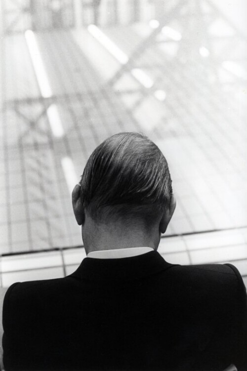 Bregenz, Blickwechsel, Köpfe von hinten, Eröffnung Hallenbad