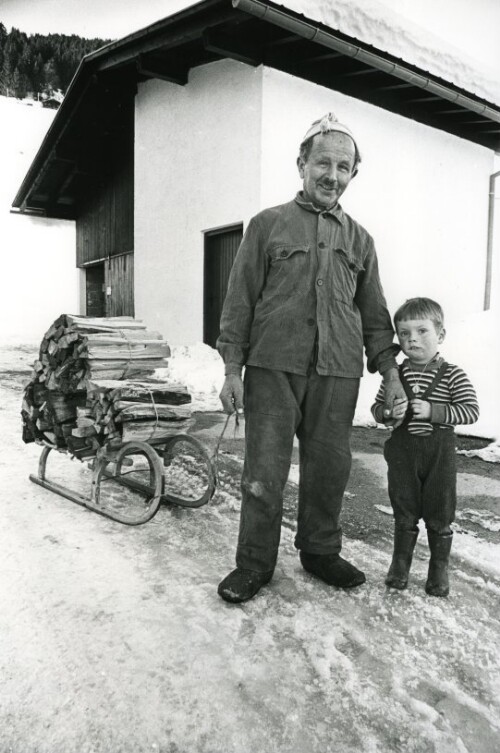 Steiles Erbe - Großes Walsertal, Sebastian Burtscher mit Enkel Rafael us Fontanella-Mittelberg