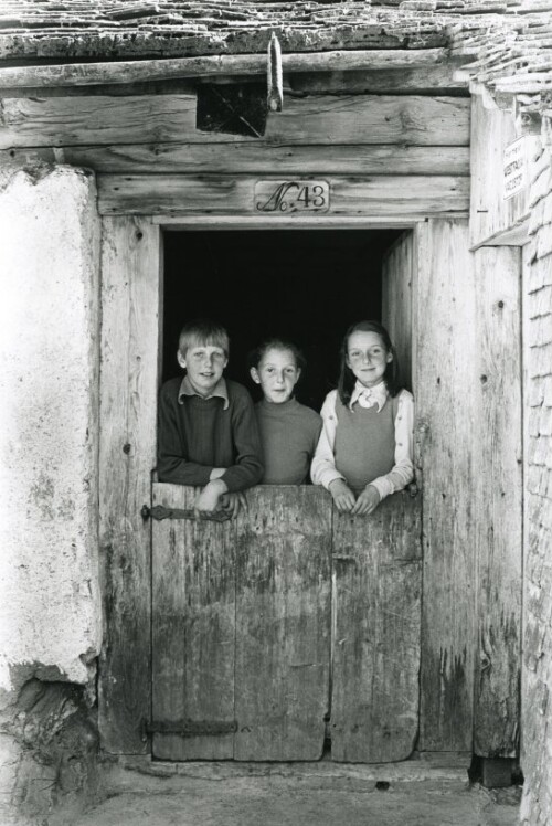 Steiles Erbe - Großes Walsertal, Kinder auf der Alpe Klesenza