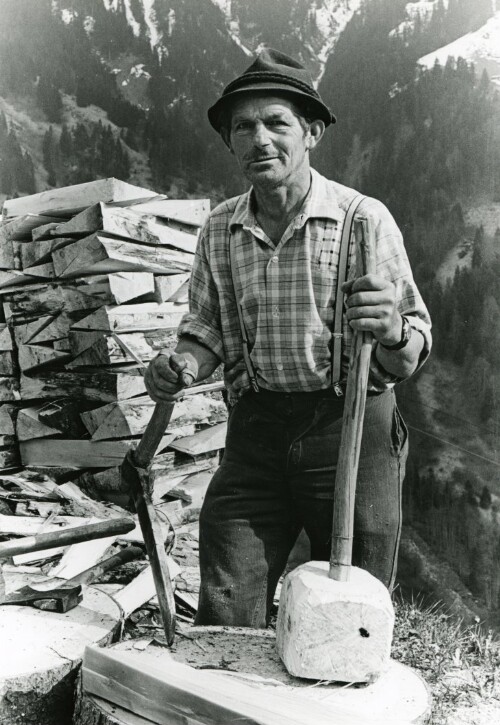 Großes Walsertal, Schindelmacher Mathias Hartmann in Sonntag-Garsella