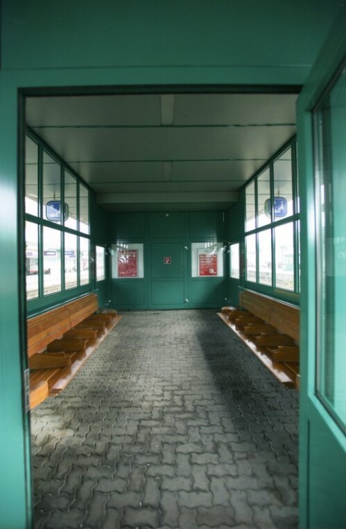 Bregenz, ÖBB Bahnhof, Warteraum am Bahnsteig