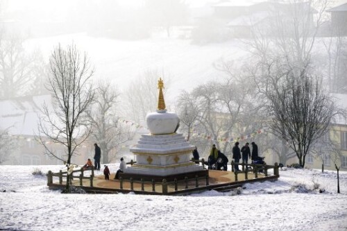 Friedensstupa im buddhistischen Kloster Letzehof