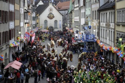 Fasnachtumzug in der Feldkircher Marktgasse in Feldkirch