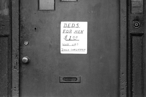 Canada, Toronto, Schild  Beds for men 1 Dollar (and up) 