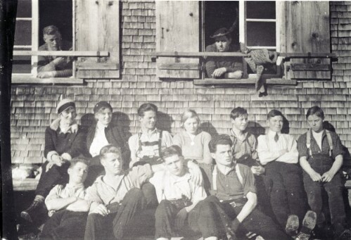 Dornbirner Naturfreunde vor dem Naturfreundehaus Weißenfluh