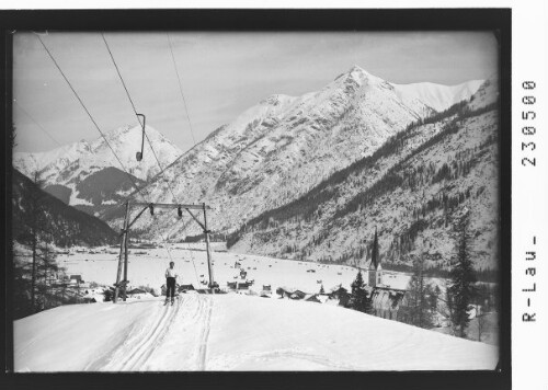 [Skilift bei Holzgau im Lechtal gegen Ruitelspitzen und Sonnenkögel / Ausserfern / Tirol]