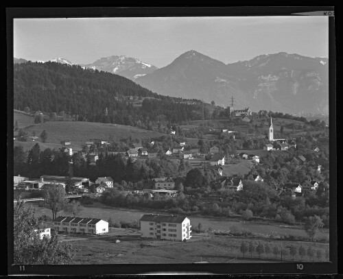 [Blick von Kennelbach auf Wolfurt mit Hohem Freschen und Staufen]