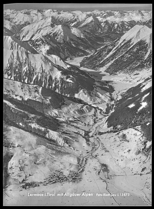 [Blick auf Lermoos und Bichlbach - Gartnerwand - Thaneller und Allgäuer Alpen]