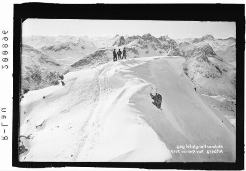 Mohnenfluhgipfel gegen Arlberg : [Mohnenfluh Gipfel gegen Verwallgruppe und Silvretta]