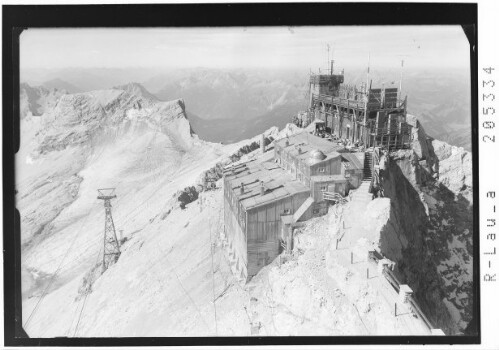 Zugspitze 2965 m / Münchnerhaus und Observatorium : [Blick von der Bergstation]