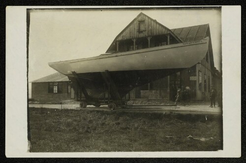 [Boot  Sowitasgoht V.  Hard a/B. im Trockendock]