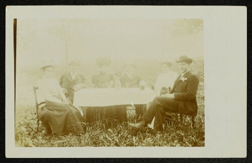 [Gruppenbild mit Franz Xaver Lutz im Freien]